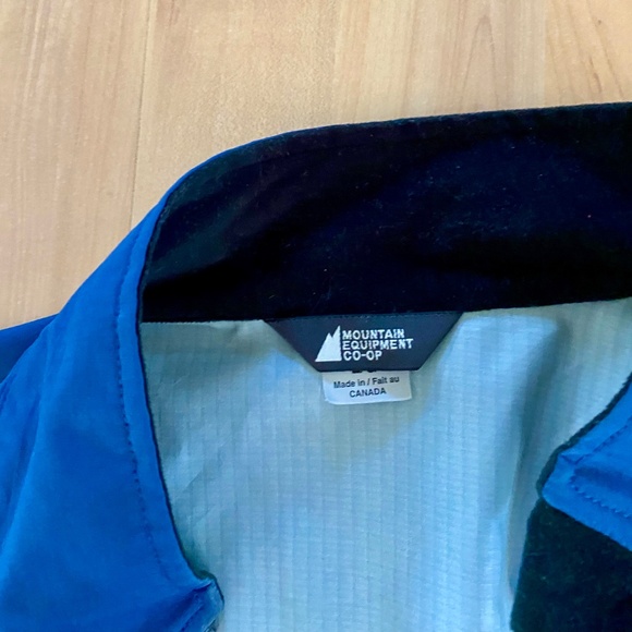 MEC wind breaker/cycling Jacket Size L - Picture 2 of 4